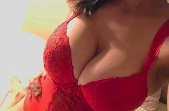 Femme mature de Versailles cherche 2 hommes mures pour un trio FHH